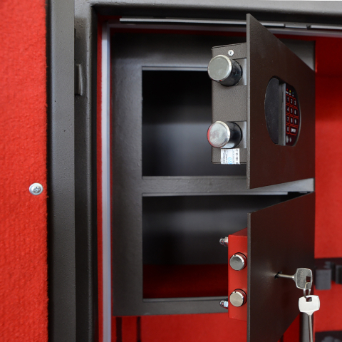 Griffon GD 700 T E GLASS grūdinto stiklo seifas šautuvams, pistoletams ir šaudmenims