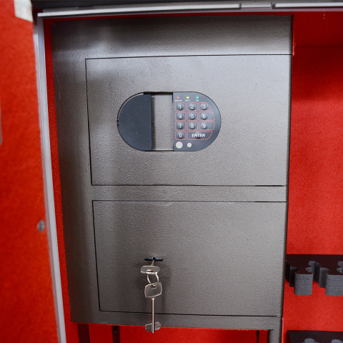 Griffon GD 700 T E GLASS grūdinto stiklo seifas šautuvams, pistoletams ir šaudmenims