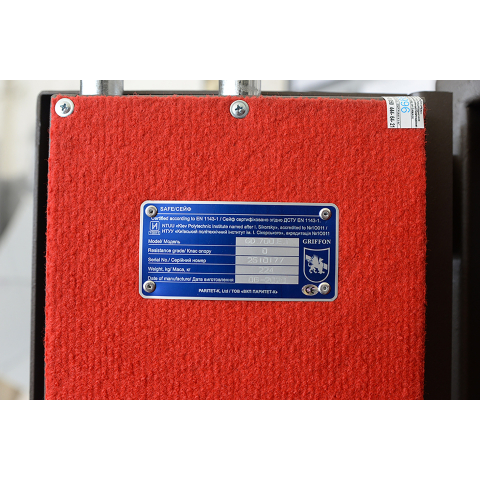 Griffon GD 700 T E GLASS grūdinto stiklo seifas šautuvams, pistoletams ir šaudmenims